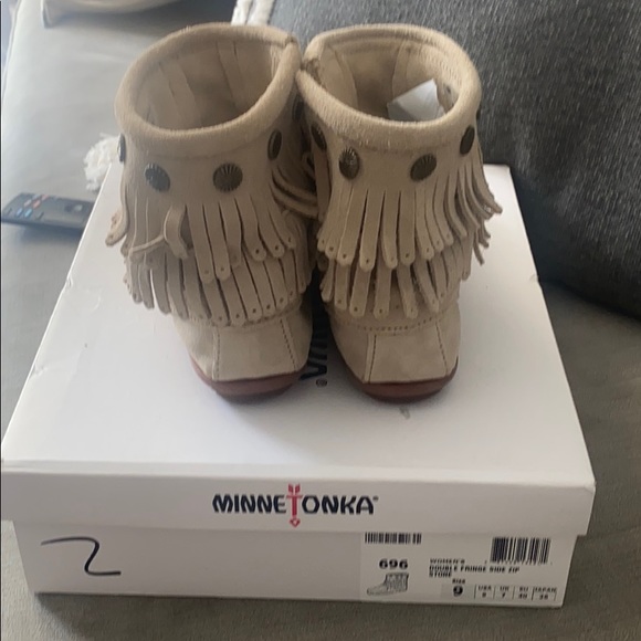 Minnetonka Double Fringe Side Zip Boot - Picture 5 of 7